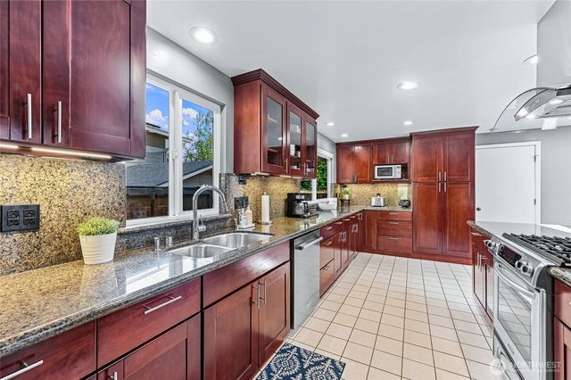14009 NE 74th Street, Redmond, WA 98052