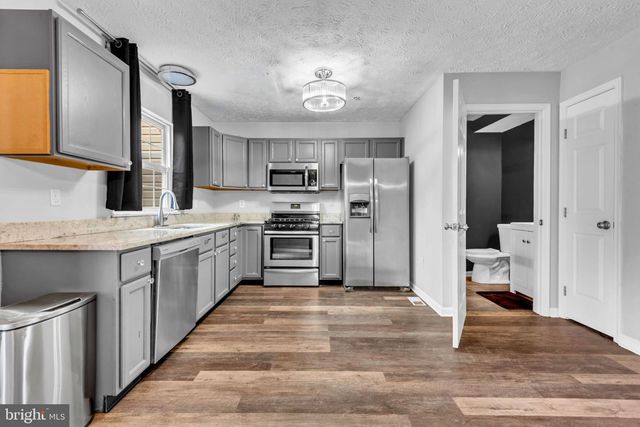 7838 FOXFARM LN, Glen Burnie, MD 21061