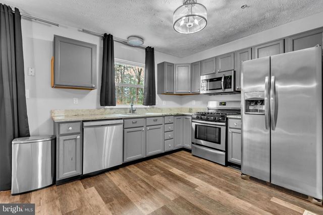 7838 FOXFARM LN, Glen Burnie, MD 21061