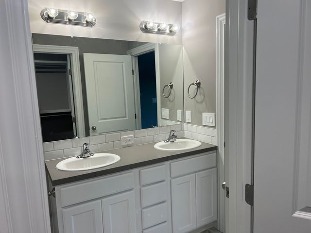 2327 S Hickory Creek St, Wichita, KS 67235