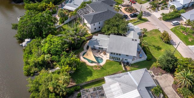 430 ISLAND CIRCLE, Sarasota, FL 34242