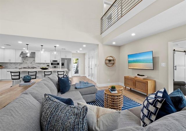 430 ISLAND CIRCLE, Sarasota, FL 34242