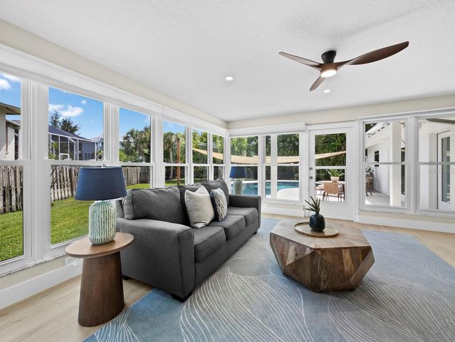 430 ISLAND CIRCLE, Sarasota, FL 34242