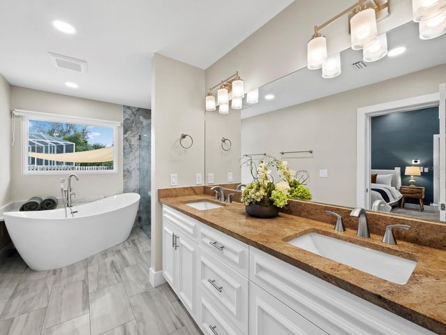 430 ISLAND CIRCLE, Sarasota, FL 34242