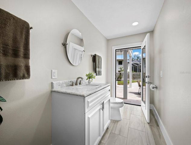 430 ISLAND CIRCLE, Sarasota, FL 34242