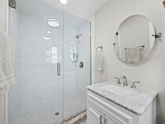 430 ISLAND CIRCLE, Sarasota, FL 34242