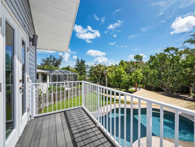 430 ISLAND CIRCLE, Sarasota, FL 34242