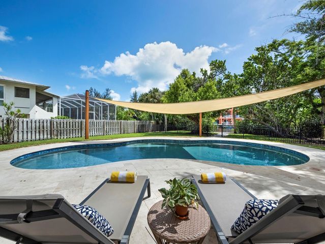 430 ISLAND CIRCLE, Sarasota, FL 34242