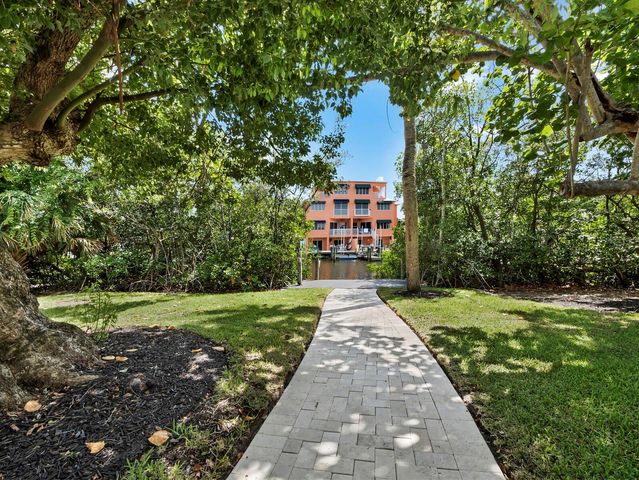 430 ISLAND CIRCLE, Sarasota, FL 34242