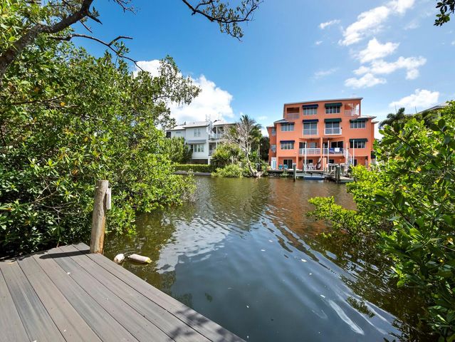 430 ISLAND CIRCLE, Sarasota, FL 34242