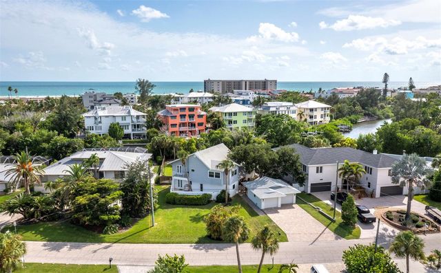 430 ISLAND CIRCLE, Sarasota, FL 34242