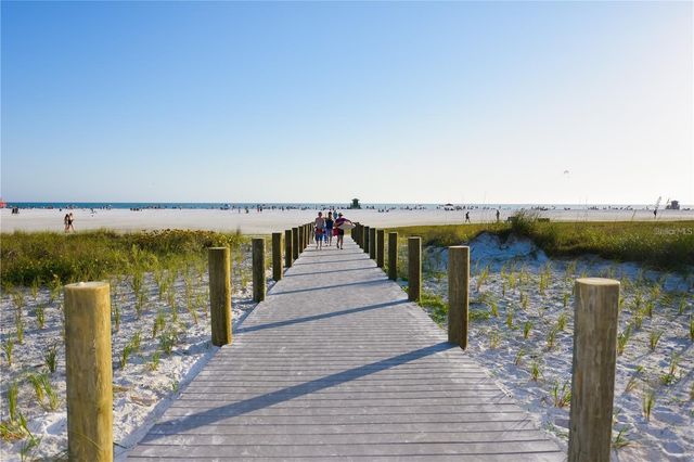 430 ISLAND CIRCLE, Sarasota, FL 34242