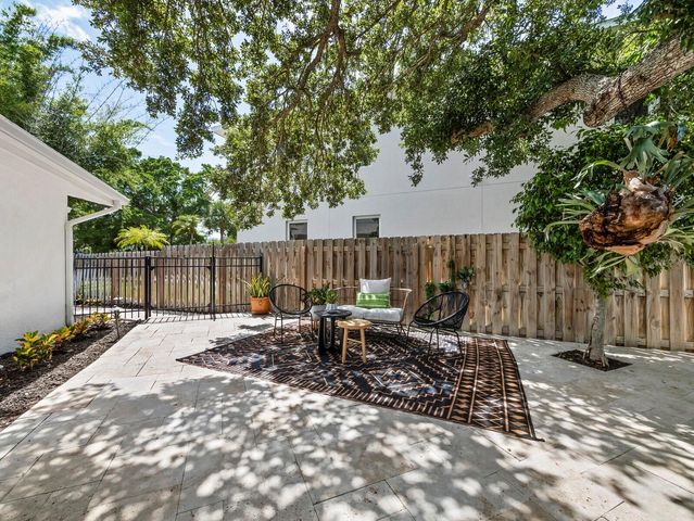 430 ISLAND CIRCLE, Sarasota, FL 34242
