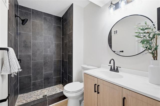 14523 Brentwood Drive, Lenexa, KS 66215