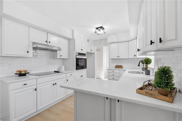 14523 Brentwood Drive, Lenexa, KS 66215