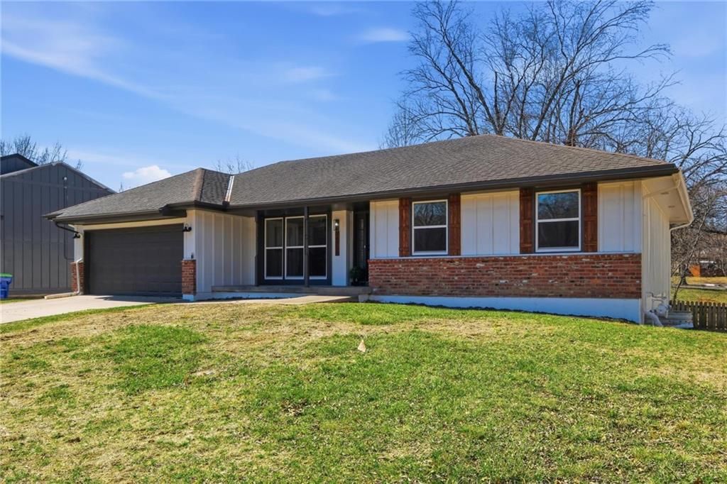 14523 Brentwood Drive, Lenexa, KS 66215