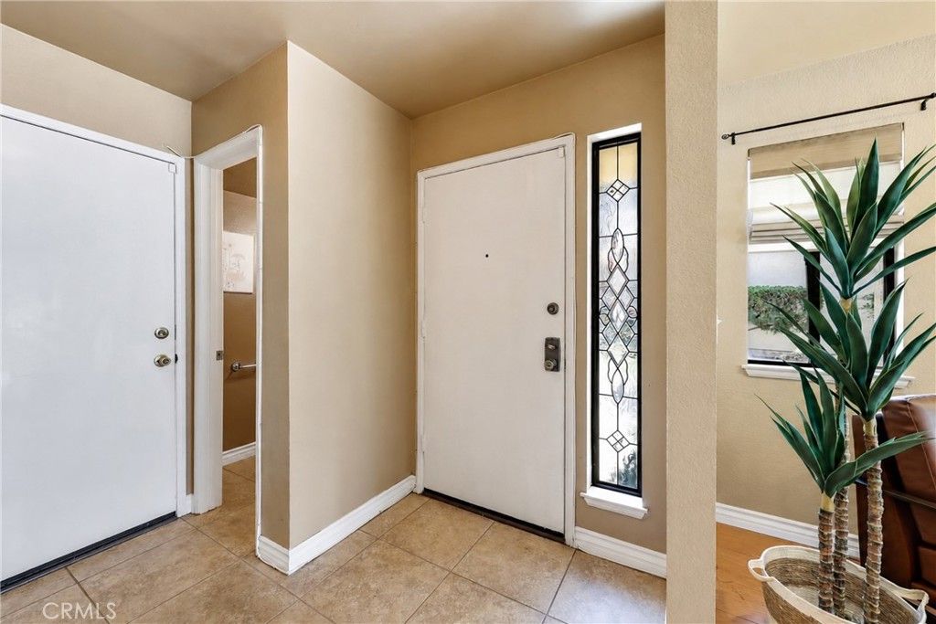 Image 3 of property listing at 854 Endicott, Claremont, CA 91711