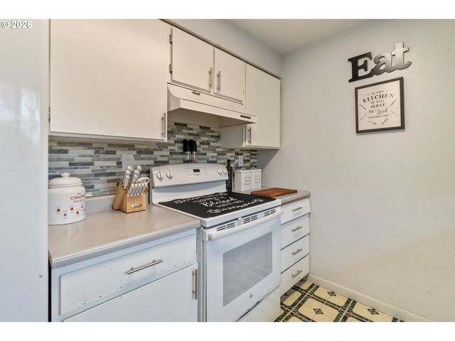 608 COTTONWOOD Ave, Tillamook, OR 97141