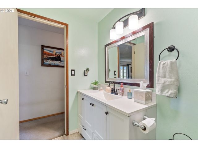 608 COTTONWOOD Ave, Tillamook, OR 97141