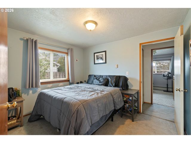 608 COTTONWOOD Ave, Tillamook, OR 97141