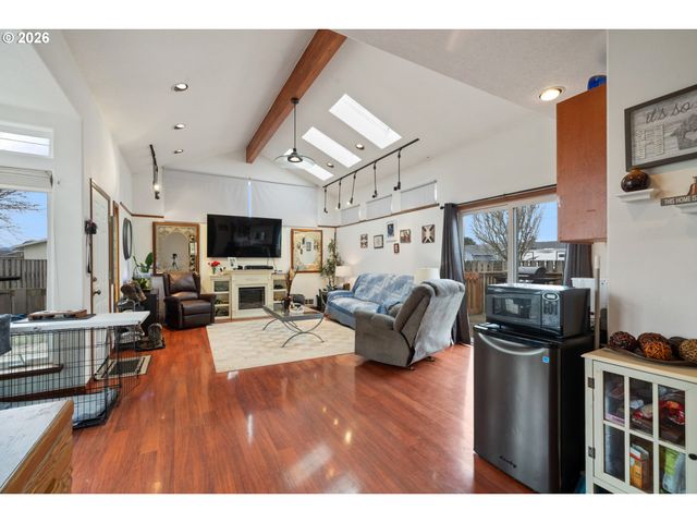 608 COTTONWOOD Ave, Tillamook, OR 97141