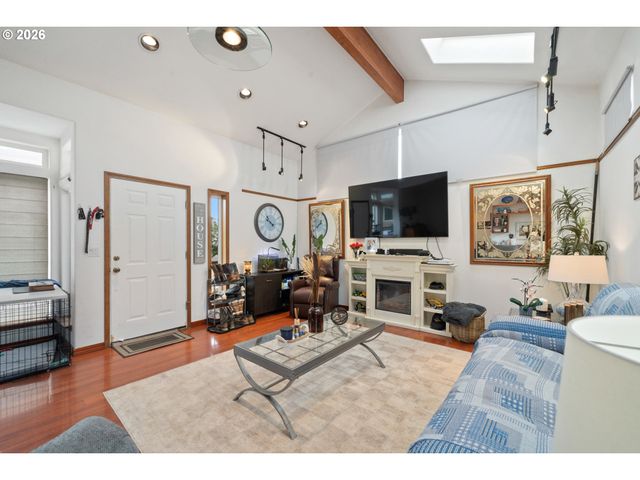 608 COTTONWOOD Ave, Tillamook, OR 97141