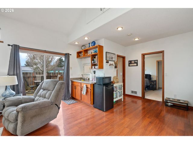 608 COTTONWOOD Ave, Tillamook, OR 97141