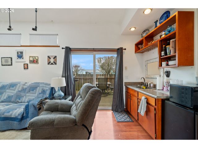 608 COTTONWOOD Ave, Tillamook, OR 97141