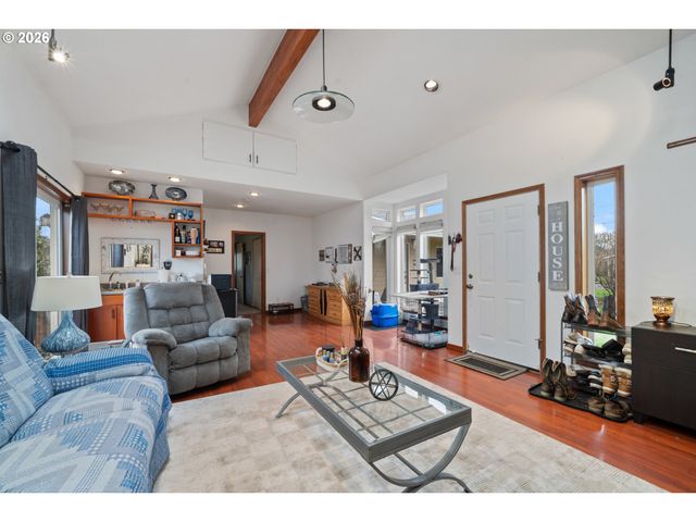 608 COTTONWOOD Ave, Tillamook, OR 97141