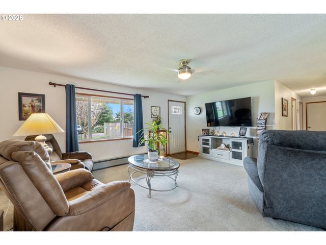 608 COTTONWOOD Ave, Tillamook, OR 97141