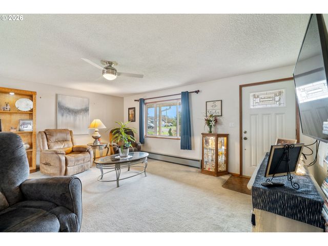 608 COTTONWOOD Ave, Tillamook, OR 97141