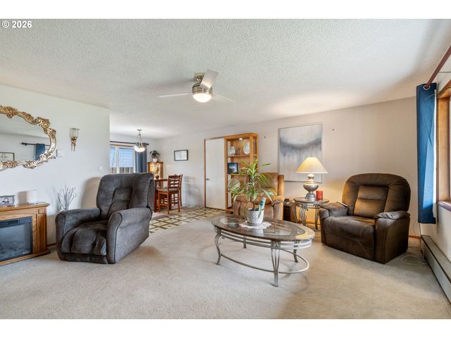 608 COTTONWOOD Ave, Tillamook, OR 97141