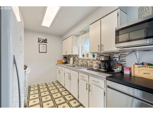 608 COTTONWOOD Ave, Tillamook, OR 97141