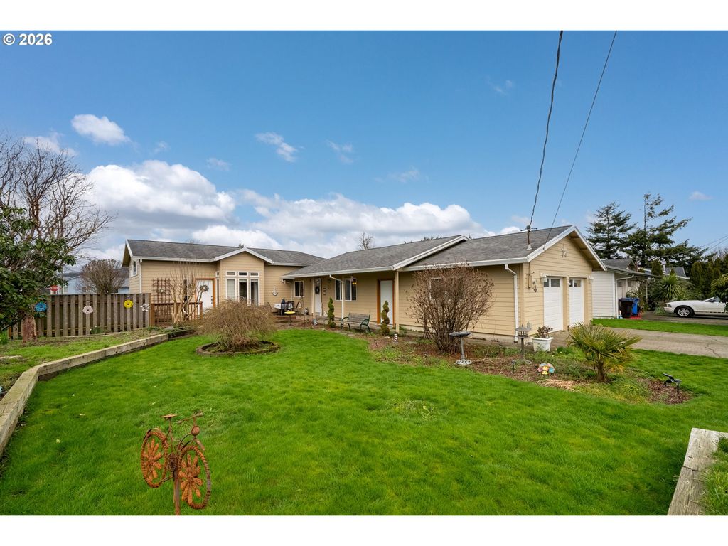 608 COTTONWOOD Ave, Tillamook, OR 97141