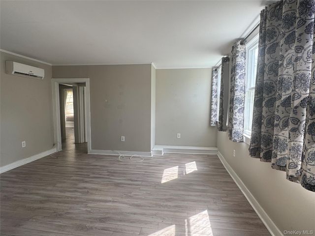 425 Landing Avenue, Smithtown, NY 11787