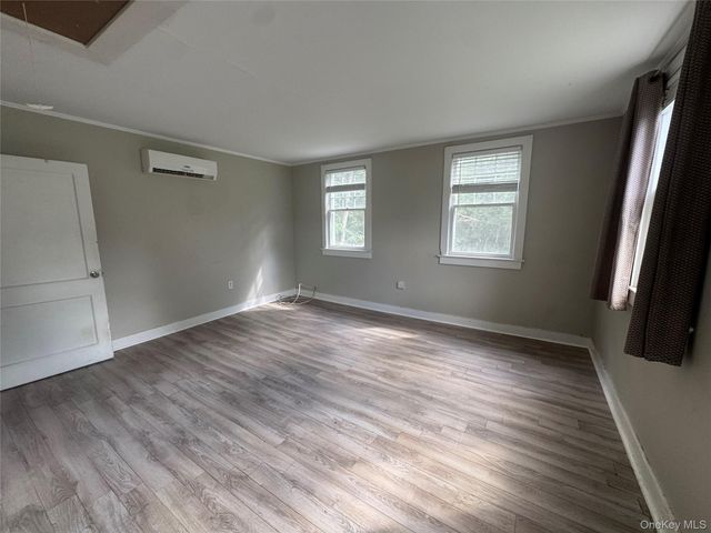 425 Landing Avenue, Smithtown, NY 11787