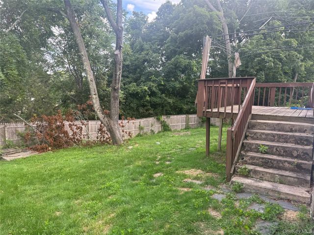 425 Landing Avenue, Smithtown, NY 11787
