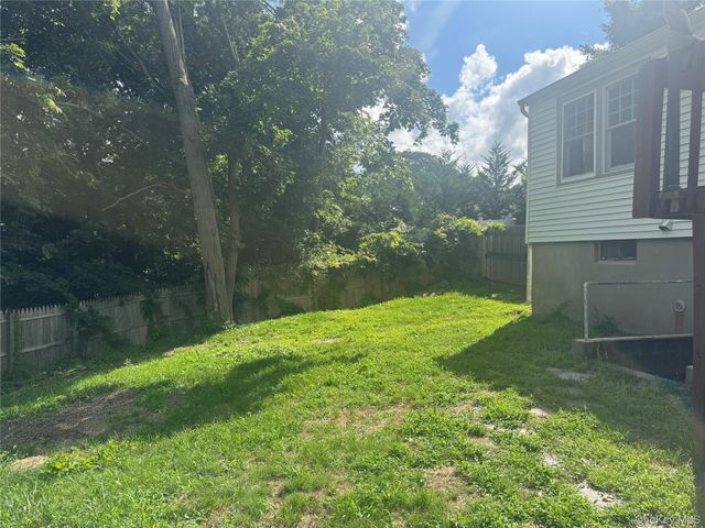 425 Landing Avenue, Smithtown, NY 11787