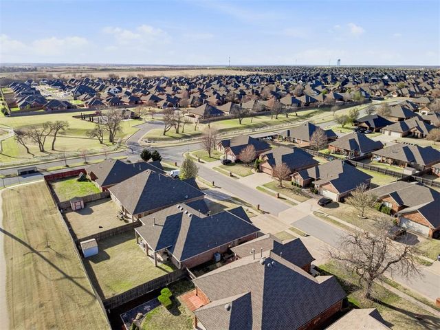 9032 NW 79th Terrace, Yukon, OK 73099