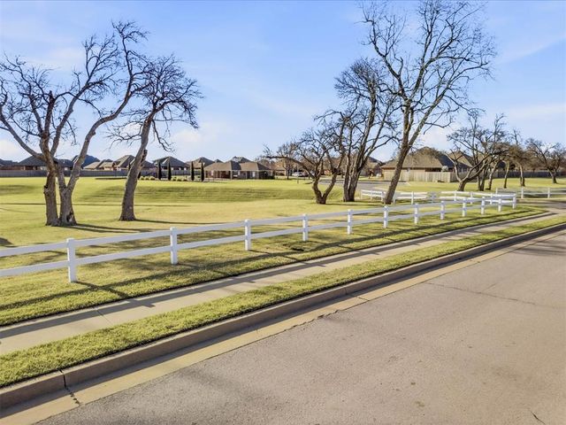 9032 NW 79th Terrace, Yukon, OK 73099