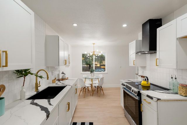 2343 S Sacramento St, Stockton, CA 95206