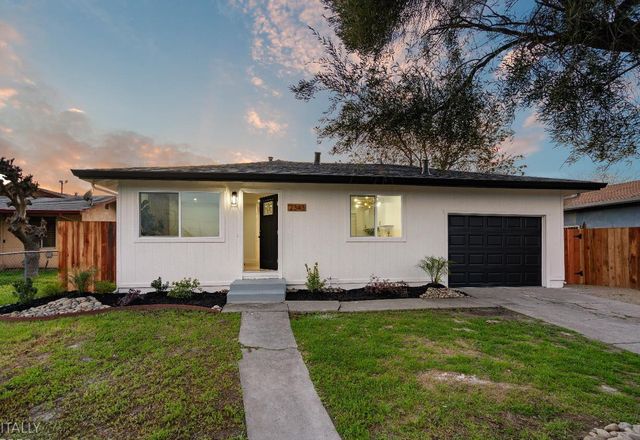 2343 S Sacramento St, Stockton, CA 95206