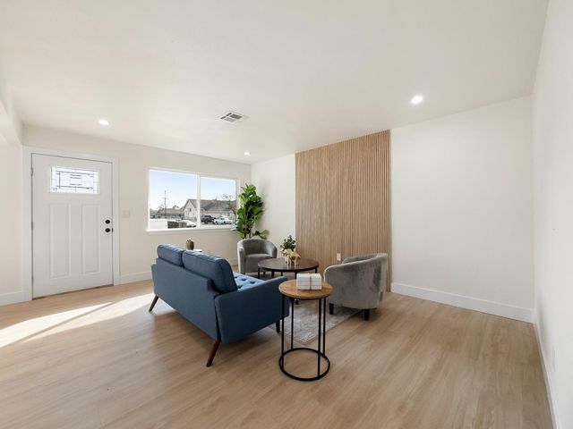 2343 S Sacramento St, Stockton, CA 95206