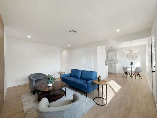 2343 S Sacramento St, Stockton, CA 95206