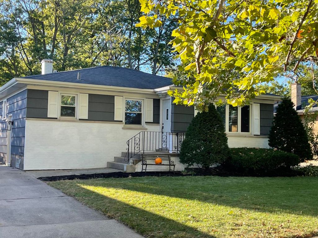 18452 Oakwood Avenue, Lansing, IL 60438