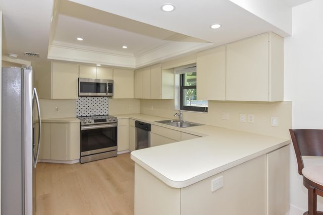 1469 Vía Privada, Jupiter, FL 33477