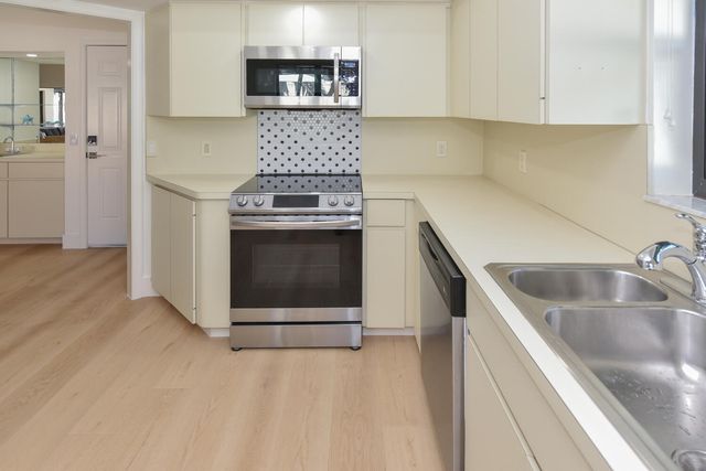 1469 Vía Privada, Jupiter, FL 33477
