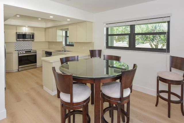 1469 Vía Privada, Jupiter, FL 33477
