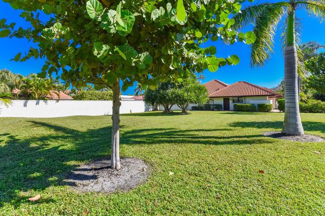 1469 Vía Privada, Jupiter, FL 33477