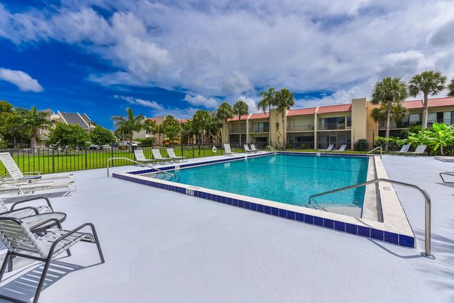 1469 Vía Privada, Jupiter, FL 33477
